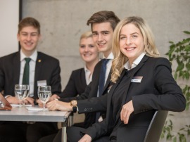 Du interessierst dich f&uuml;r eine Lehre in der Hotellerie, die abwechslungsreich ist und in der du Verantwortung &uuml;bernehmen kannst?